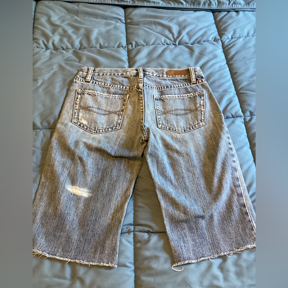 Abercrombie Distressed Capri Jeans - Size 0 - BRAND NEW WITHOUT TAG! TRENDY - Picture 6 of 7